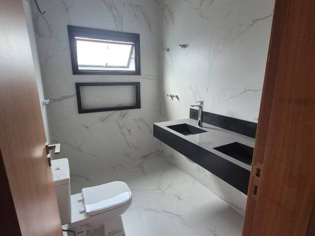 Casa para Venda em São José dos Campos - 4