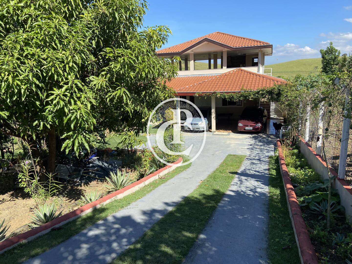 Chácara, 3 quartos, 1100 m² - Foto 1