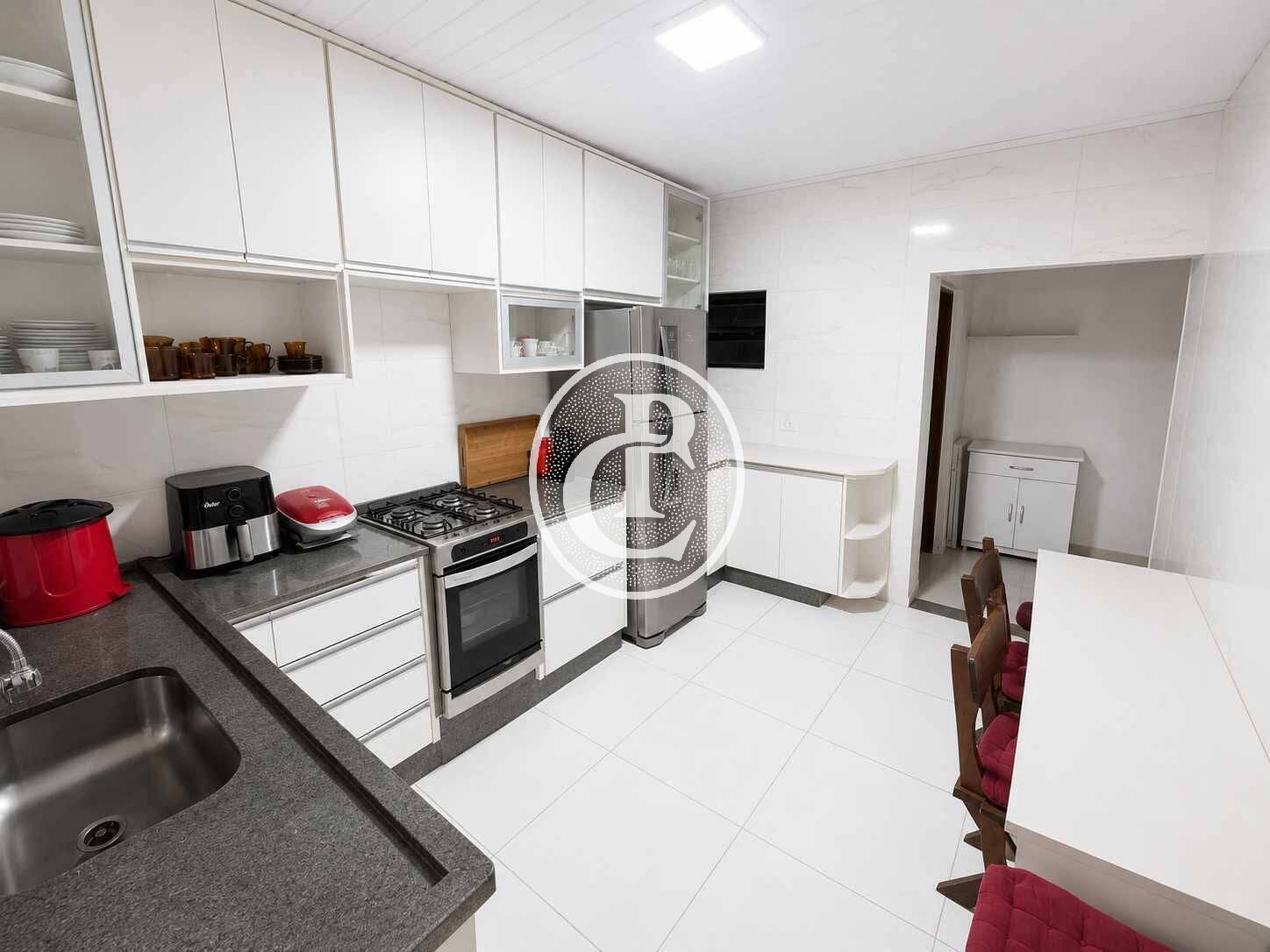 Casa, 3 quartos, 230 m² - Foto 2